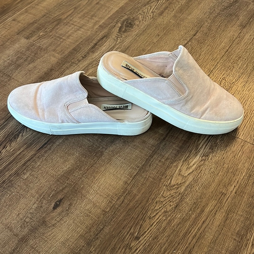 Steve Madden Gisel light pink suede slip in sneaker